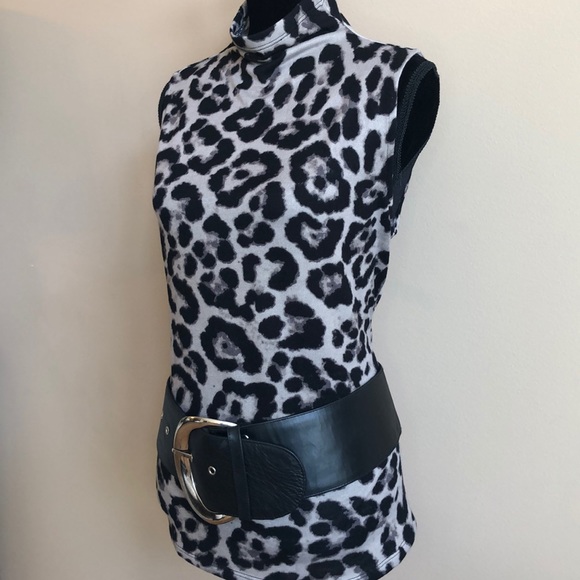 🚫🚫SOLD🚫🚫Leopard High Mock Neck Sleeveless Top - Picture 5 of 8
